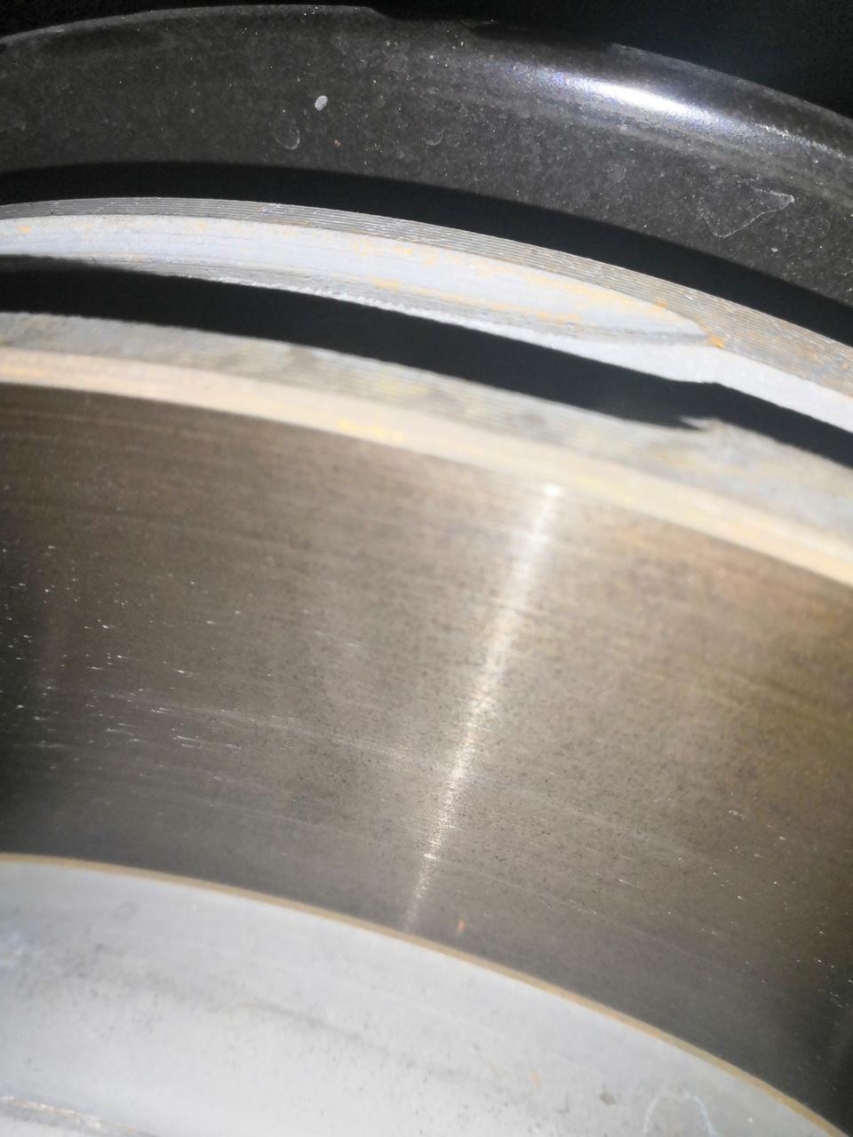君威前刹车盘有这种凹槽正常吗