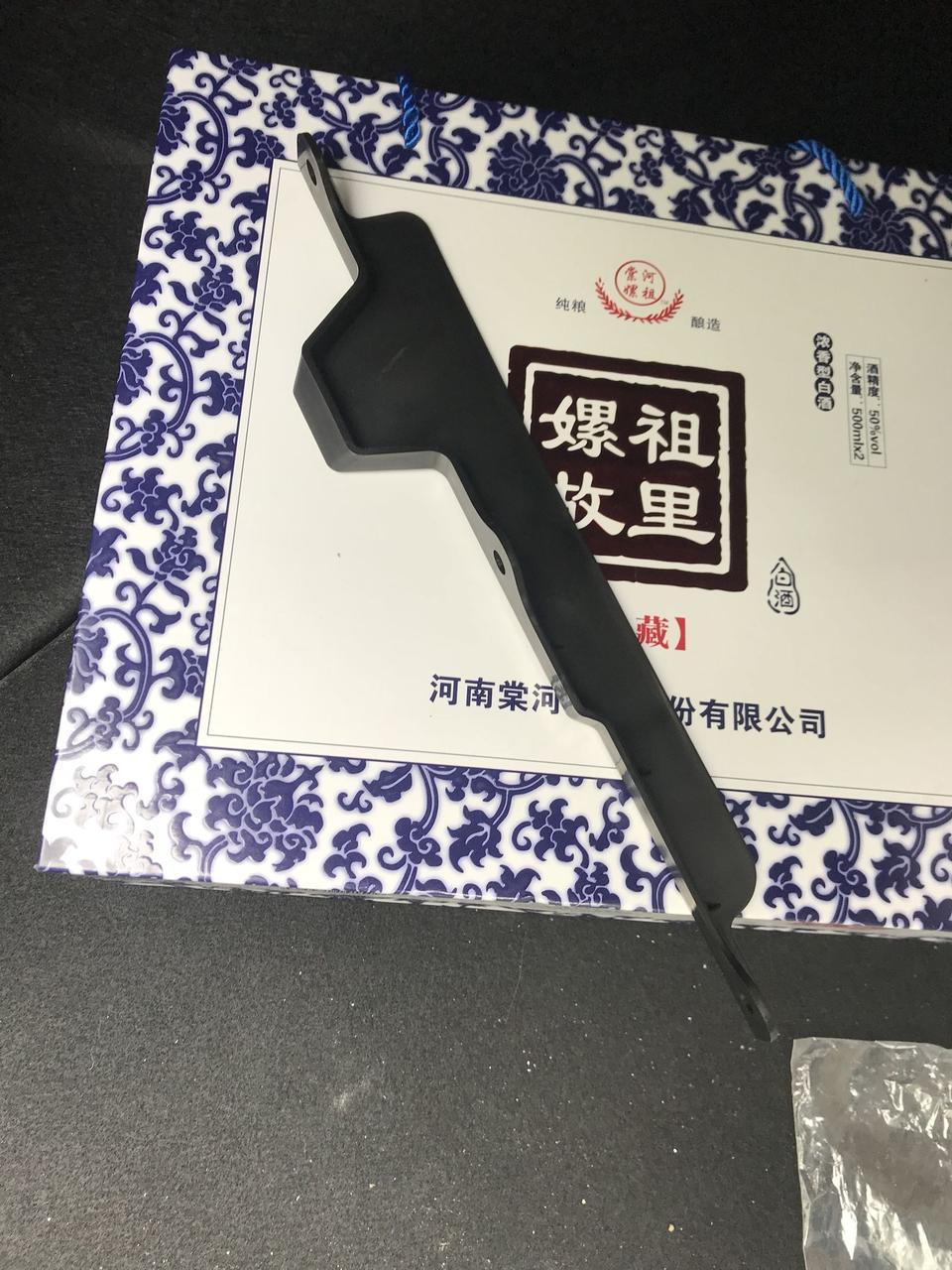 凯美瑞-刚买的车，后备箱里有两个塑料件，这是什么东西