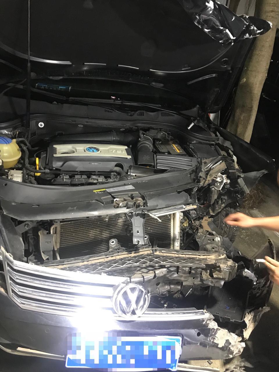 大众迈腾，16年7月份购车，昨晚高速公路追尾，车辆受损严重，安全未启动，各位大神帮忙看看撞成这样安全气囊不弹出，合理吗