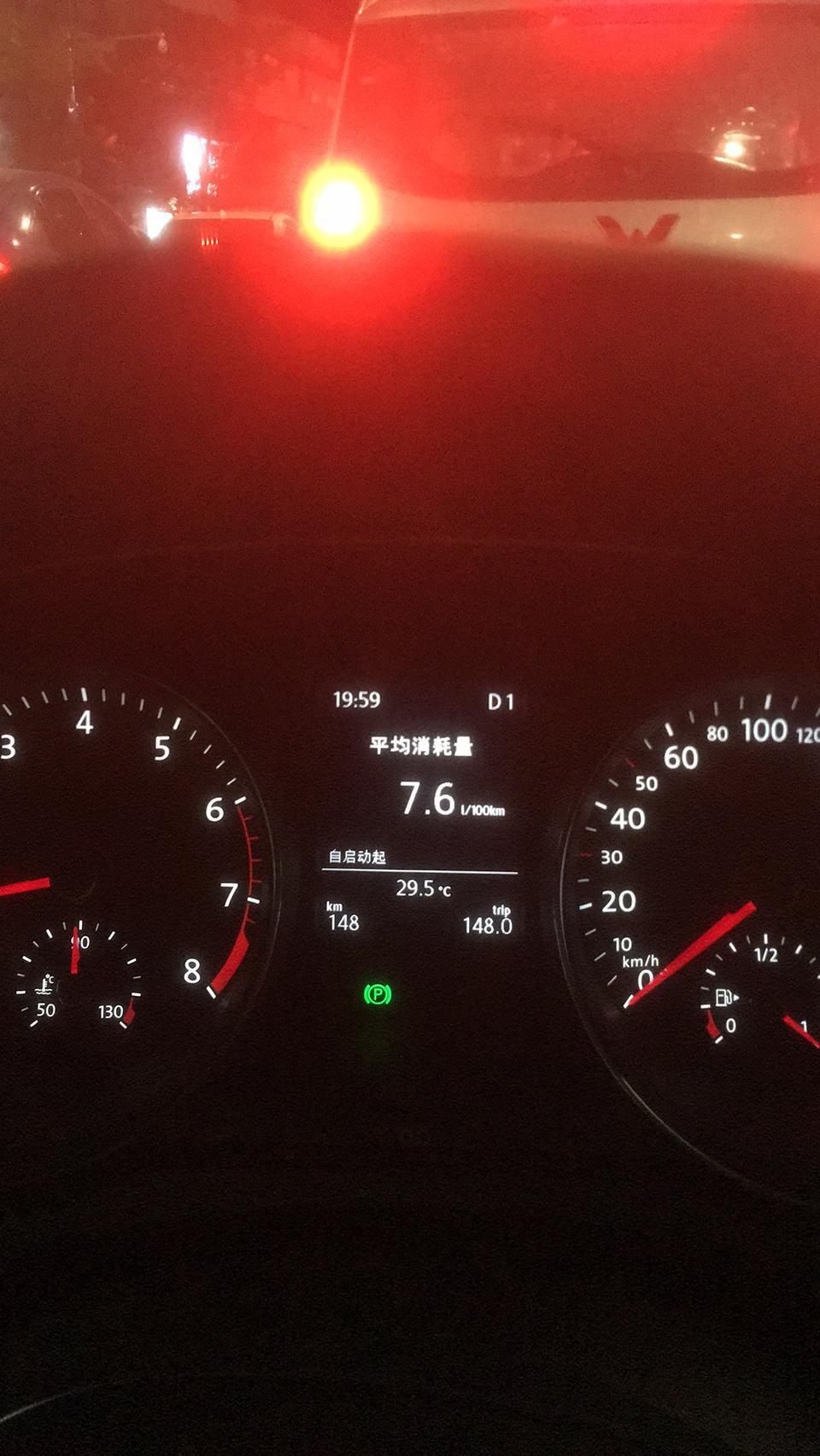 19款迈腾330领先版，油门共振问题。  
提车几天，感觉油门特别重！！！！ 路感很厉害！ 这个油门踏板我都不想说了，会感觉到震动！！！！ 4儿子说正常？  唉，很迷