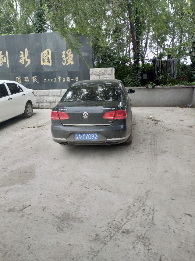 迈腾车舒适型带电动座椅调节和后视镜自动折叠吗？