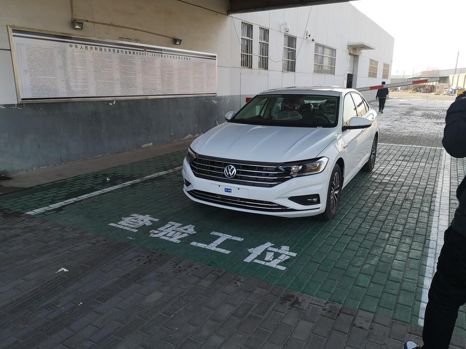 贷款7万买了速腾，被4S店要求买了一年延保（2800元），全损换新险（1900），轮胎保险（800元），还有个盗抢险（2600），现在觉得被坑了，这些险可以退吗
