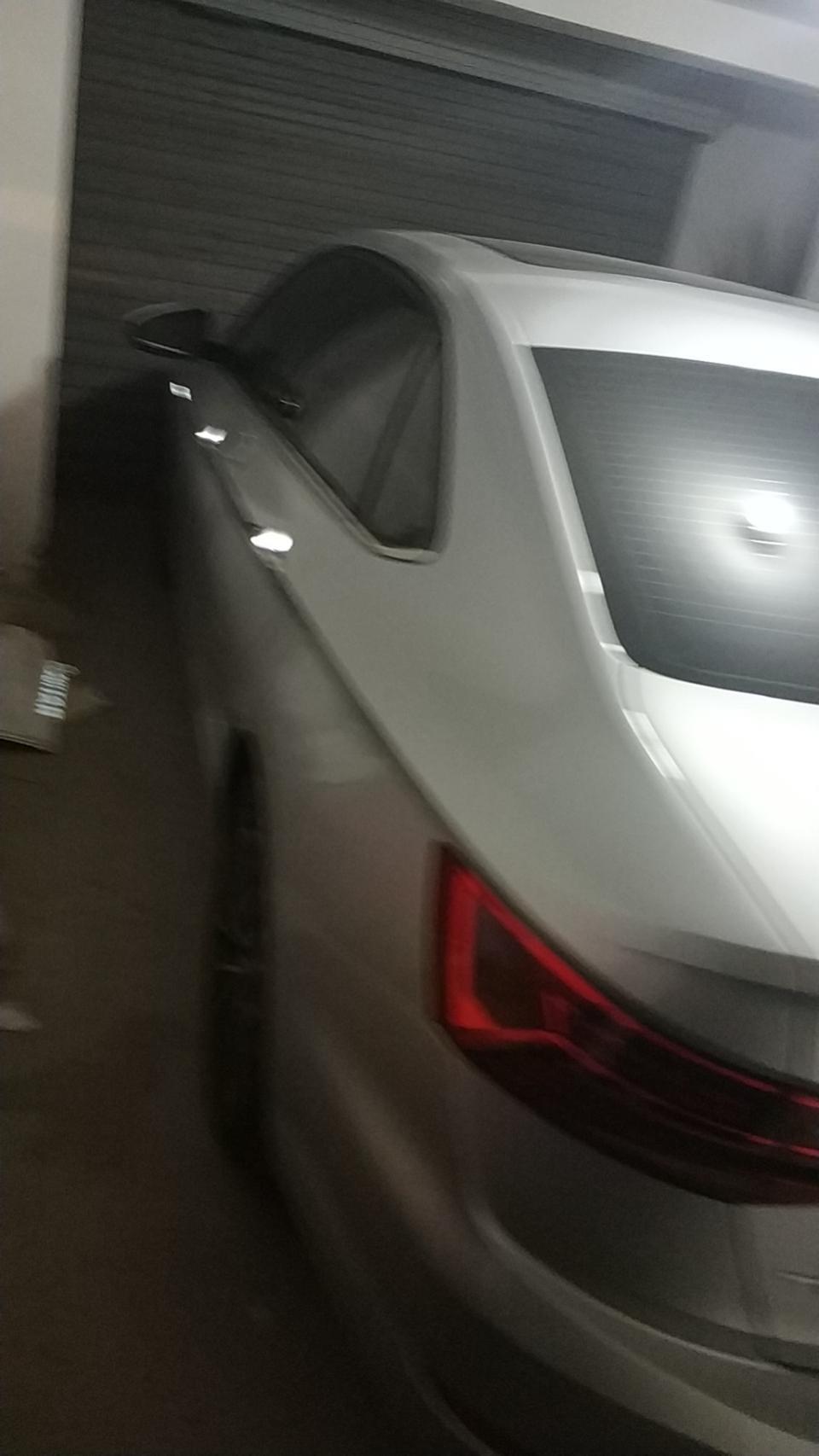 新买的速腾1.2t，停车后，后视镜内折，但是发现两个镜子内折的角度不同。主驾驶一侧后视镜的折叠角度感觉折叠角度大。这是怎么回事啊？？求助。速腾的后视镜可以和迈腾的后视镜一样，往上扬吗？