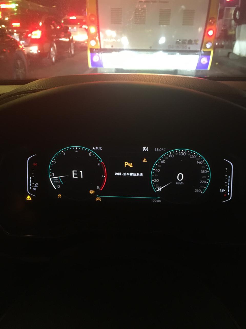 速腾-新车，十一月中旬刚提车。19款豪华版加装液晶仪表。开的过程中故障灯亮起，胎压监测，自动驻车，预碰撞，泊车雷达，车身稳定功能都不可用。车友圈，这到底出了什么问题？