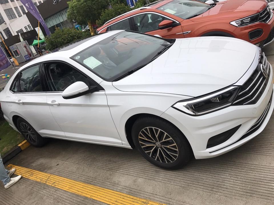 车友们 昨天去看一下大众速腾 本人想买 就是觉得这个车没有一键启动 感觉不好 有没有买了这个车的车友们 你们觉得有没有必要安装