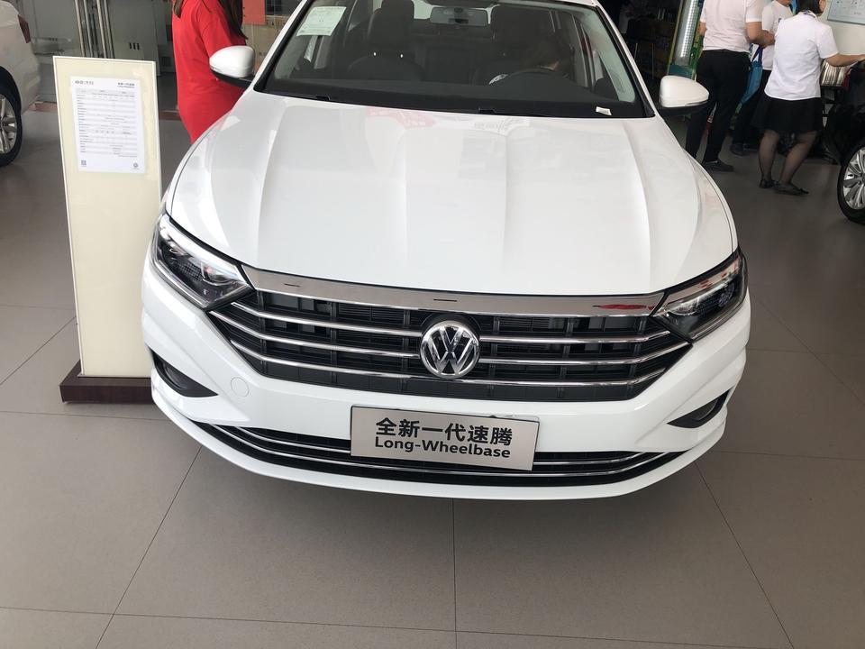 准备买车了昨天逛了一天4S店 （从邯郸转了几家店，又跑到邢台一天真是累的不轻）新速腾1.2T自动舒适落地要14.8万 这个价格还是跟销售沟通很久的 ，家里人是比较推荐我买宝来的 ，因为这个价格可以买到宝来次顶配（14.1万）还剩7000块钱、但是我又比较喜欢速腾的外观 ，1.4跟1.2俩者能差多少钱？ 这个价格合适吗？ 我也拿不定主意了 他们都说1.2T 满载 在开空调会很艰难 喜欢速腾 但是价格太高了