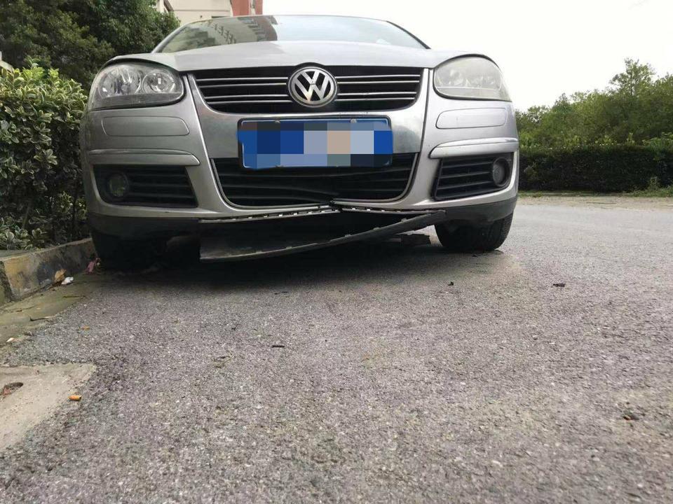 速腾-被一辆电动车撞了一下，请问各位大佬这种程度修一下大概要多少钱？