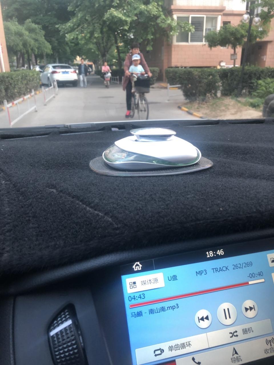 福克斯-夏天到了，车里放的这几个有危害嘛？如图1折射的光线，夏天正热的时候，会导致自然嘛？求专业人士解答
