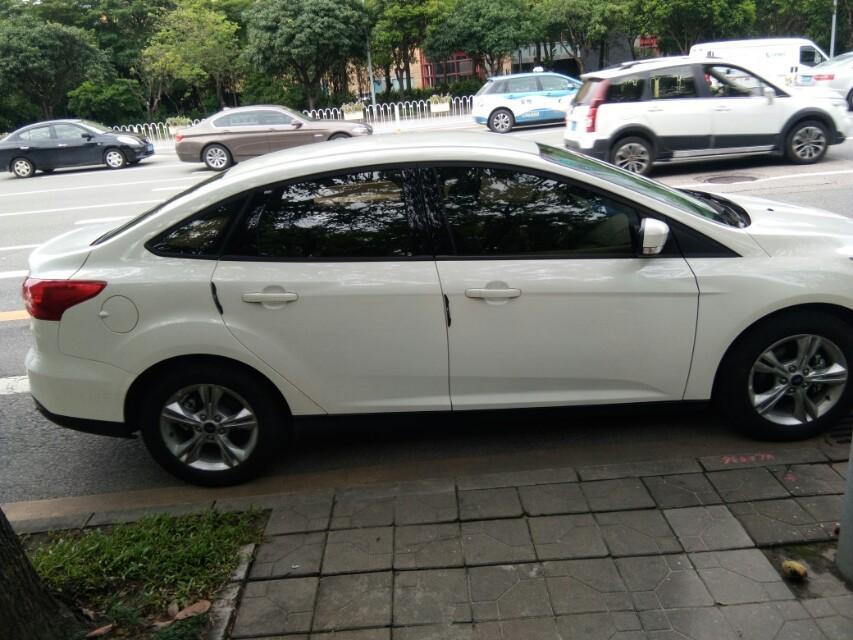 福克斯-我是17年买的新车，一年还不到四千公里，市区油耗高达17个，汗流夹背都不敢开空调。去4s位二次给的答服是一切正常，悲催