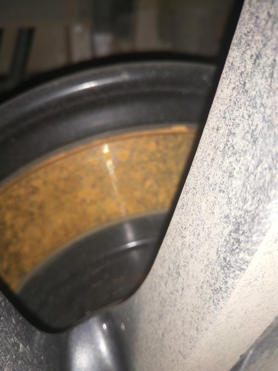 缤越骑士版， 开回家一个月刹车片起锈严重是什么鬼？刹车还有声音，这个属于质量问题不？大家的有没有类似情况？该怎么去维权？希望大家指导下，不是在沿海城市在湖南长沙