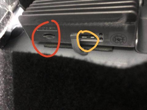 缤越-吉利宾越行车记录仪内存卡插错了，插在黄色卡槽里面取不出来了怎么办，