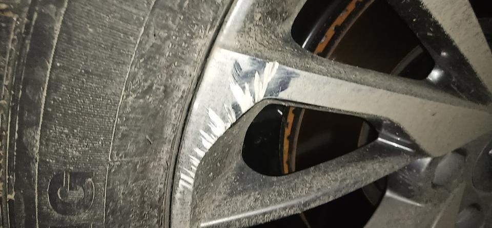 缤越-今天不小心把车轮毂刮花了怎么办？自己能解决吗？
