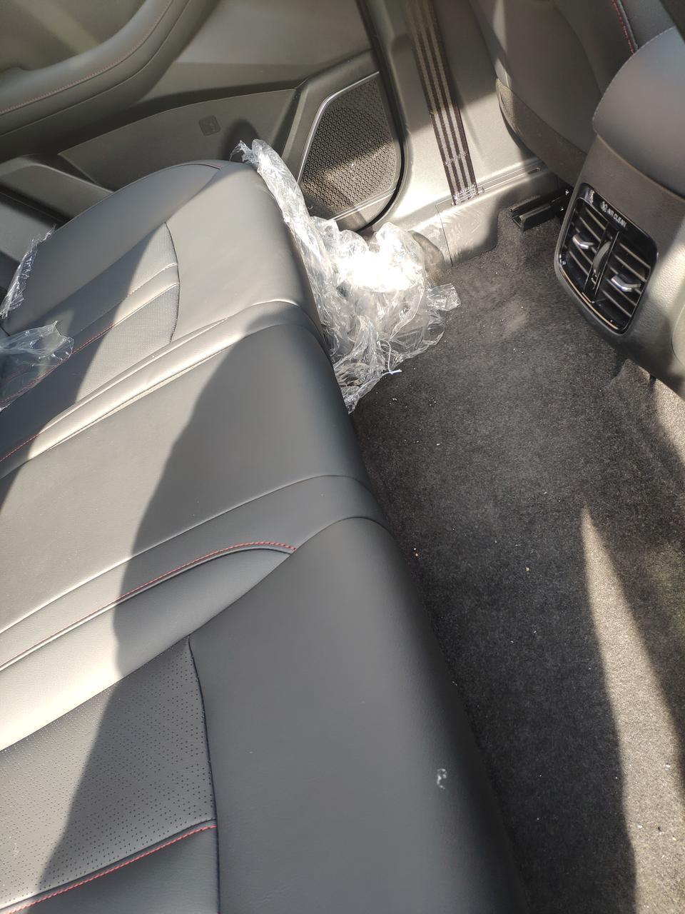传祺gs4-车后座地下的塑料怎么弄   是我拆的方式不对吗？