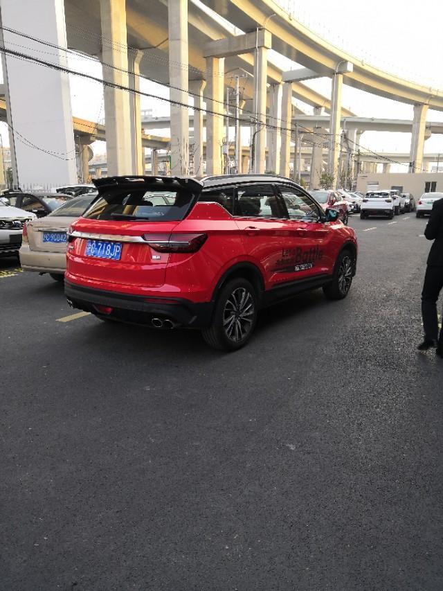 缤越-今天去4s店看了，11880的不带大尾翼需要加钱3000才会给你