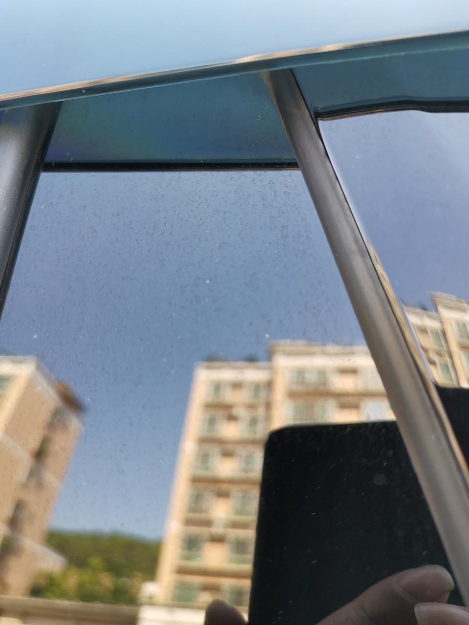 传祺gs4-2年的车，4个车门玻璃上有氧化痕迹，怎么清除？按网上的方法，用牙膏、洗洁精、洗厕精、肥皂、酒精都没效果。不知道大神你们有什么方法？怎么预防？