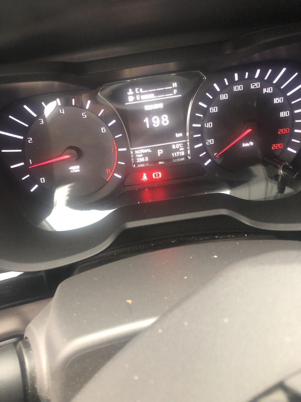 传祺gs4-18年2月提的车，跑了11500公里，无事故，无刮擦，大屏导航、音响改装、灯光升级，这些改装花了我一万多，现在这个车和新车没有什么区别，希望有意的朋友联系