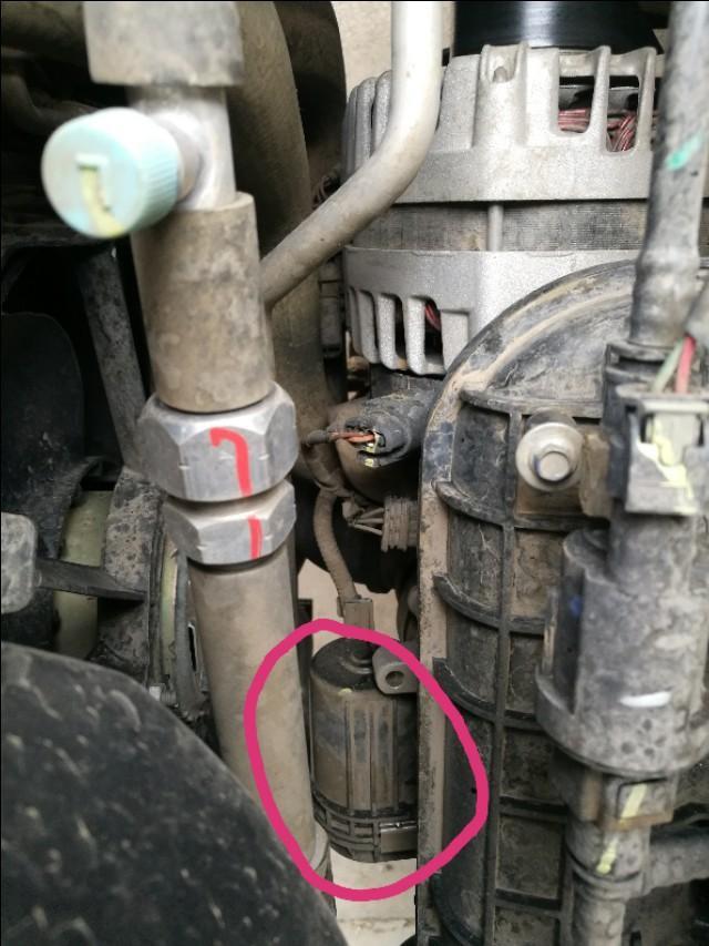 传祺gs4-这个是什么？红色里的，车车通电不打火，过20秒这里面回响，卡卡一下