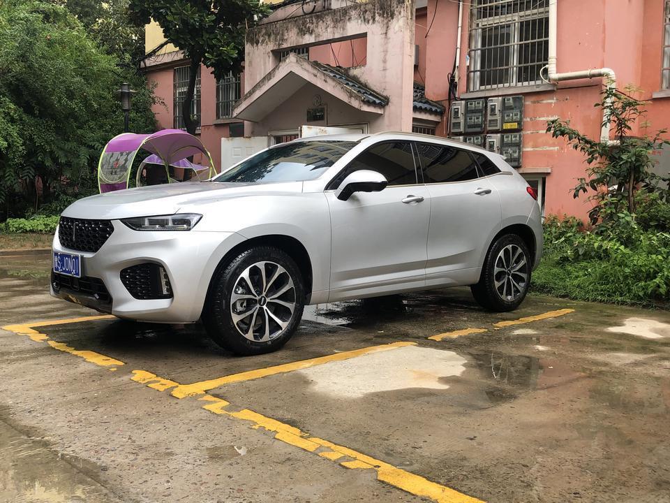 wey vv7-2019款vv7原厂轮胎什么样的啊，我看4s店里的是图一，但是看到大多数都是图二图三的，怎么回事啊，原厂的是图一吗？