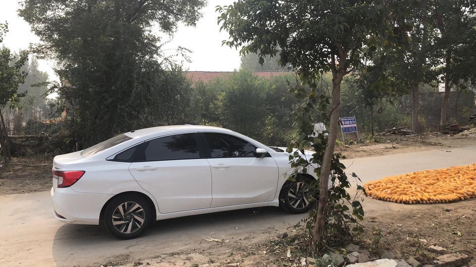 我想请问一下新凌派的车友们，你们的车油耗是多少啊？