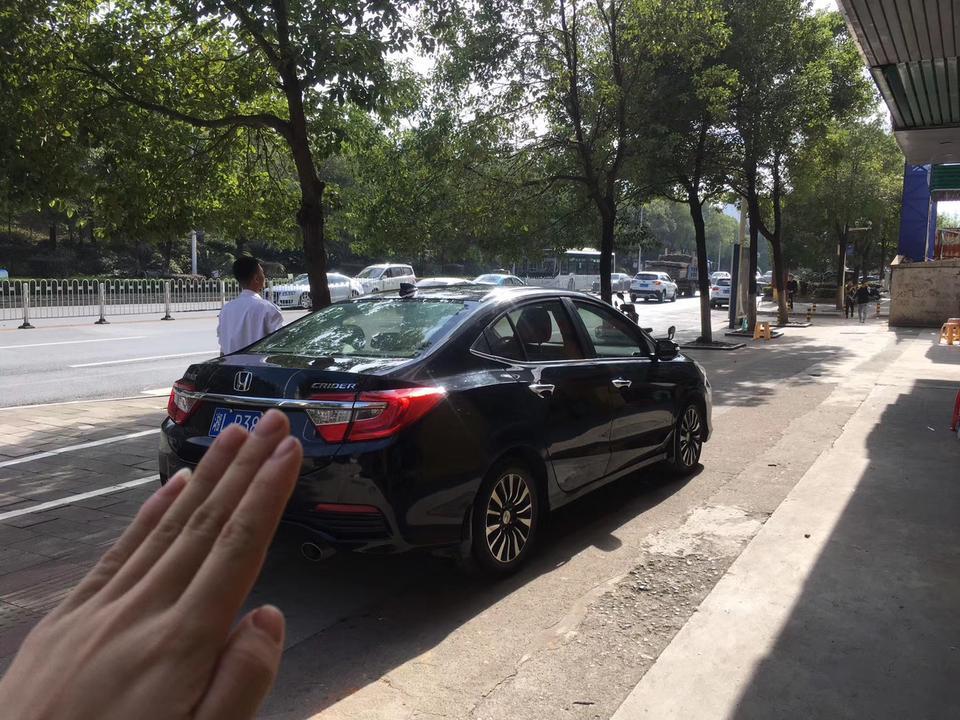 凌派-15款，豪华版，跑了5万多公里，，朋友介绍的，说卖我7.7万，，，大问题没有，就是表面摩擦比较多，漆面不是很好，去做过抛光。￼有懂车的朋友帮我分析下，谢谢