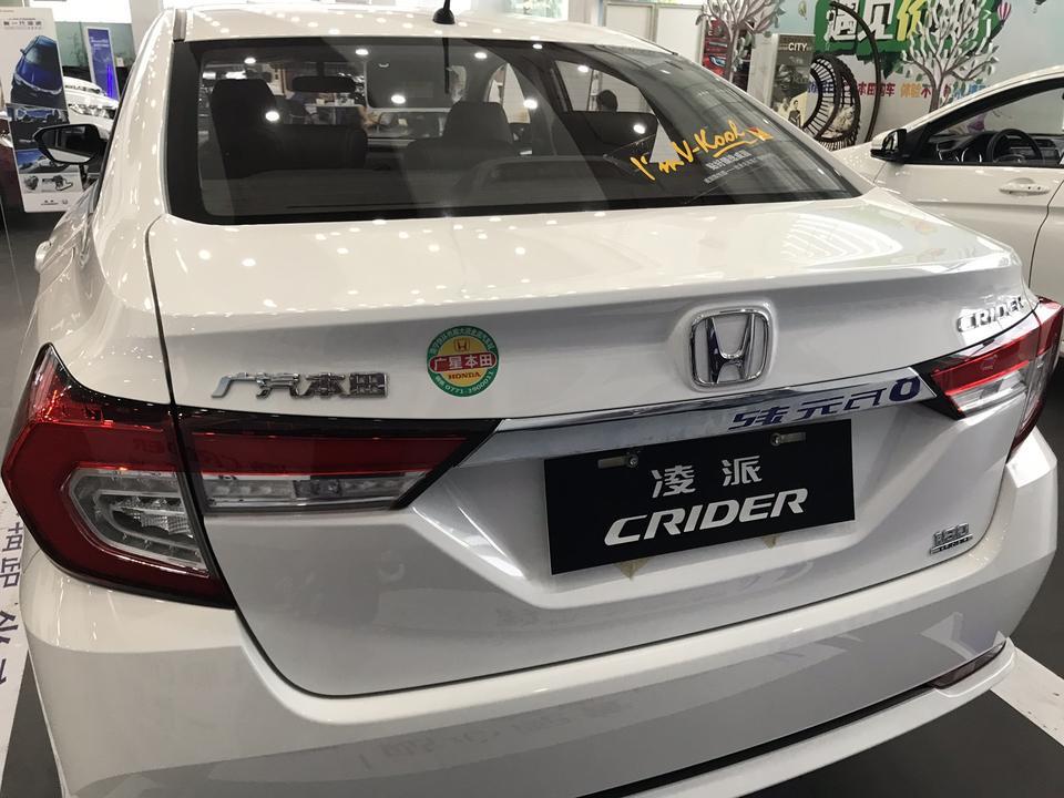 今天买了一款凌派豪华升级款。十三万多的车身。优惠三万一。车身十万。三缸发动机。1.0t。升级了后视镜加热。中控屏。胎压监测等等。我听朋友说这款车不行。动力不足。发动机很抖车身薄。是不是真的啊！
