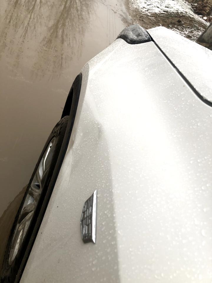 凯迪拉克xt4-XT4车停在路边。被电动车撞了一下。这样情况严重吗。大概要花多少钱修好