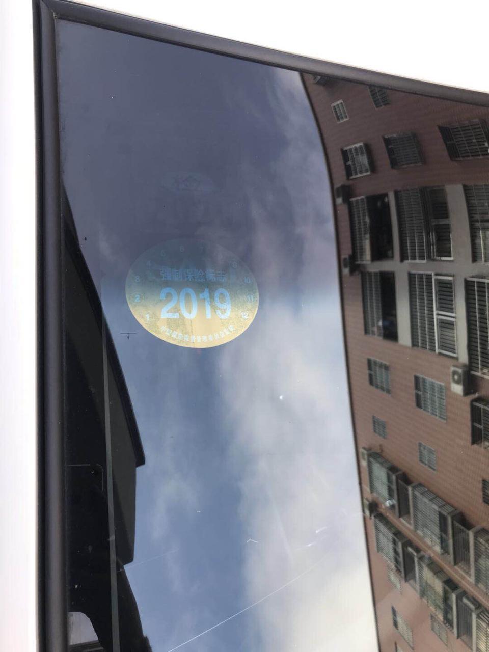买的凌派新车，玻璃是不是这样的？还是我的车有问题