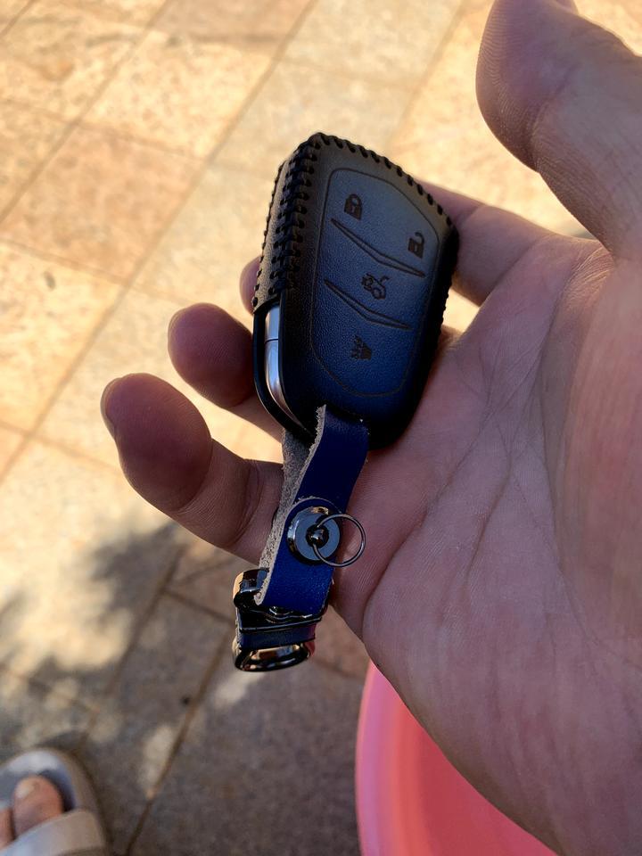 凯迪拉克xt4-提车一周，行驶600公里，40码刹车至10码，然后加油，出现发动机转速拉高空转，像是没挂上档，2−3秒恢复正常，大家有没有遇到这样情况，是什么原因？请各位车友指教
