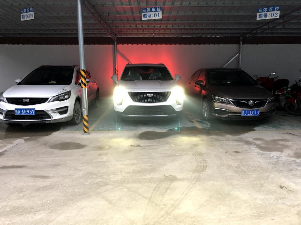凯迪拉克xt4-销售说座椅下面有气囊？不建议用坐垫？请问你们安了么？?链接发来看看啊