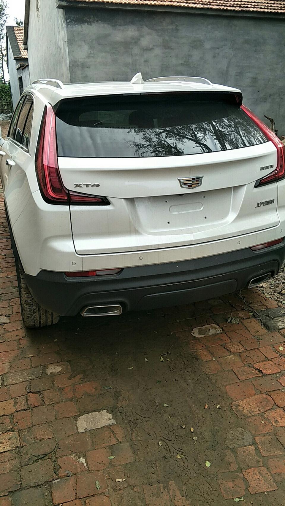 凯迪拉克xt4-八月十四提车XT4两驱技术型，裸车21.97 万，加装电动尾门，倒车影像5000。落地共计25.8 万！这个价格贵了吗？