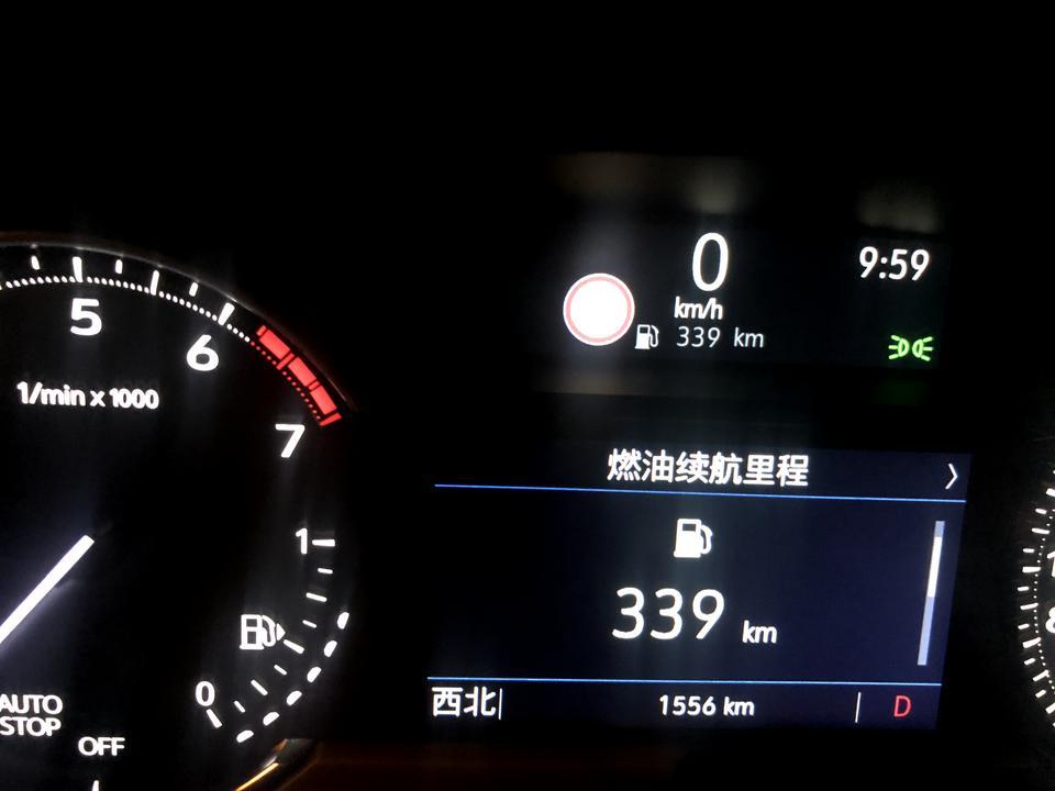 凯迪拉克xt4-为什么早上限速标志那里还显示公里数。 晚上开的时候限速那里。公里数就没有显示了。  朋友们帮忙看一下。是不是摁到哪个键了！