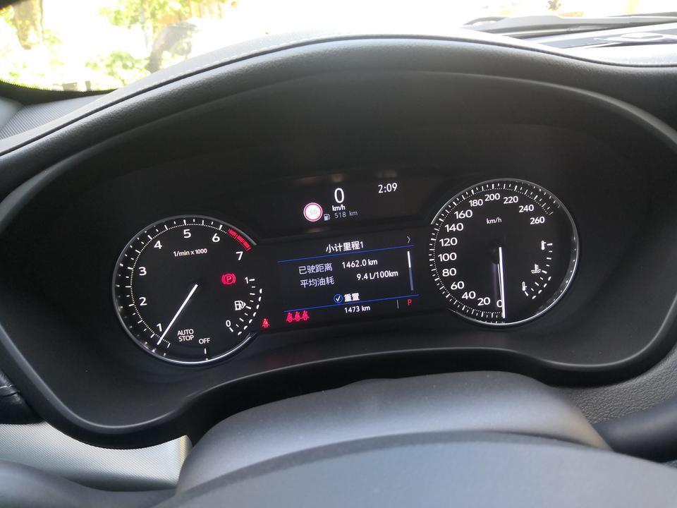 凯迪拉克xt4-为什么早上限速标志那里还显示公里数。 晚上开的时候限速那里。公里数就没有显示了。  朋友们帮忙看一下。是不是摁到哪个键了！