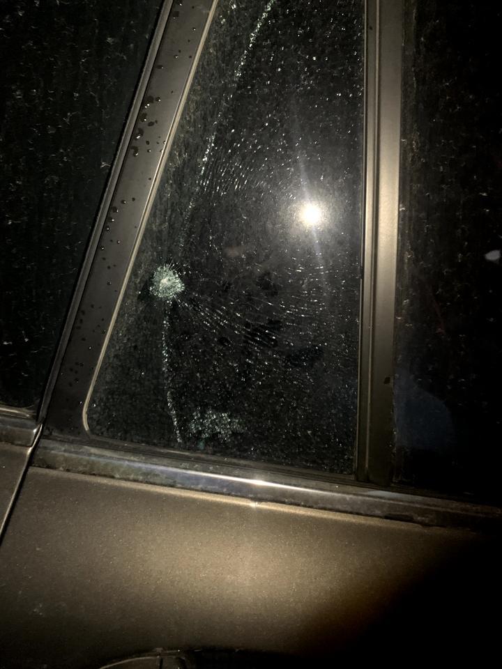 昂科威三角窗 ￼￼被人家砸了要多少钱￼
