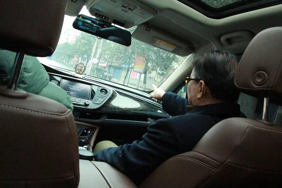老师您好，我这昂科威是2014年底购车，四驱28T售价为27.万落地3l万，目前跑了6万多公里，一切良好，美中不足的是，从提车到现在，每次着车时，后双排汽管，有金属撞击声，每次都是过几分钟之后，就自动消失，这个毛病困扰了我好几年了，老师能解答否？