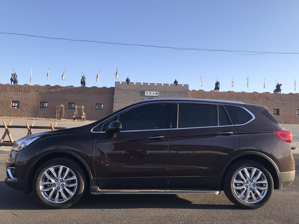 我的新车28t别克昂科威600公里，开音响和过小石子路面时候驾驶位车窗有轻微抖动异响，怎么处理啊大神们求告知