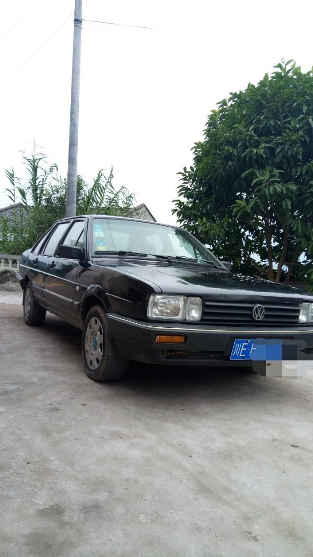 桑塔纳-车友们看看我这车怎么样？我高速跑到了160，噪音很大，车身掉漆，两道门在外面也拉不开，不知具体车况如何啊？油耗很高……加50的油，跑一会儿，油表灯就亮了，现在我这车相当于现在的什么车啊？还能开吗？能上高速么？