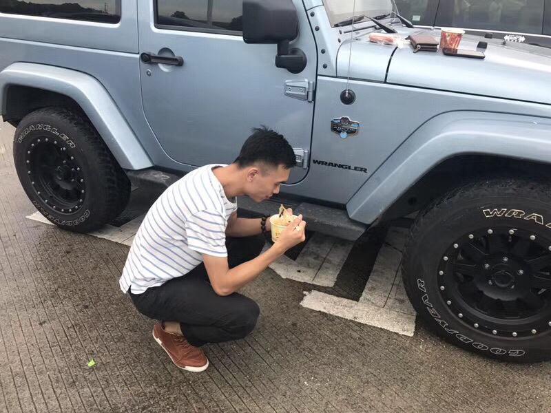 冷冷问下，新款四门版牧马人撒哈拉和卢比肯怎么选？撒哈拉的越野能力会比卢比肯差很多吗？只开过朋友的两门版撒哈拉，但是没越野过………