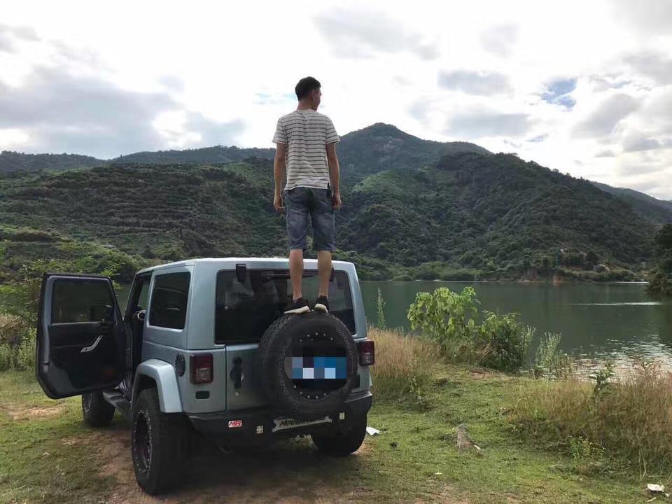 冷冷问下，新款四门版牧马人撒哈拉和卢比肯怎么选？撒哈拉的越野能力会比卢比肯差很多吗？只开过朋友的两门版撒哈拉，但是没越野过………