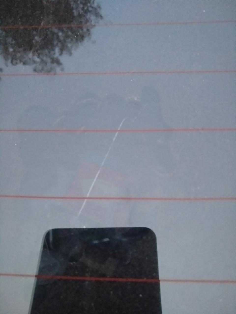 哈弗f7x-刚买的新车开了4天，玻璃就开始出现划痕，请问怎么处理？4s店会免费更换玻璃吗？