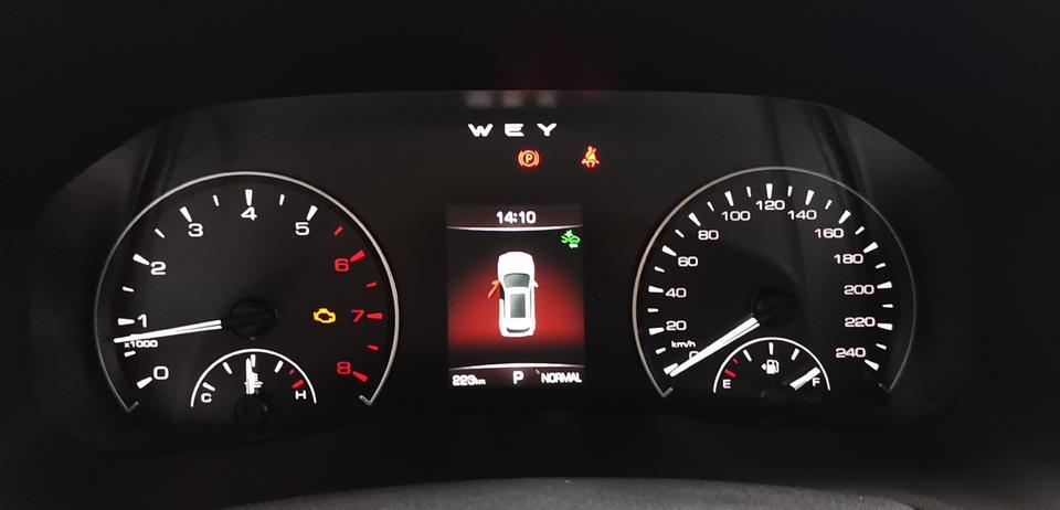 wey vv5-这什么情况，才200多公里发动机故障灯亮了，中控面板上的按键都失灵了，下着雪，玻璃起雾，空调按钮也都不起作用了，晕了