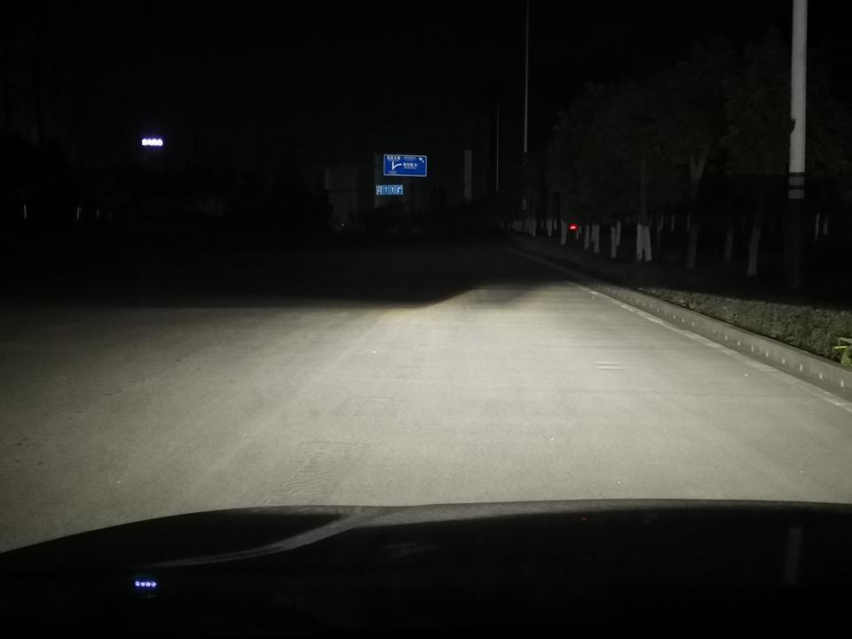 wey vv5-VV5超豪型2019款，不知道这车灯是不是正常的，一边高一边低。如果不正常的话我要怎么处理呢？