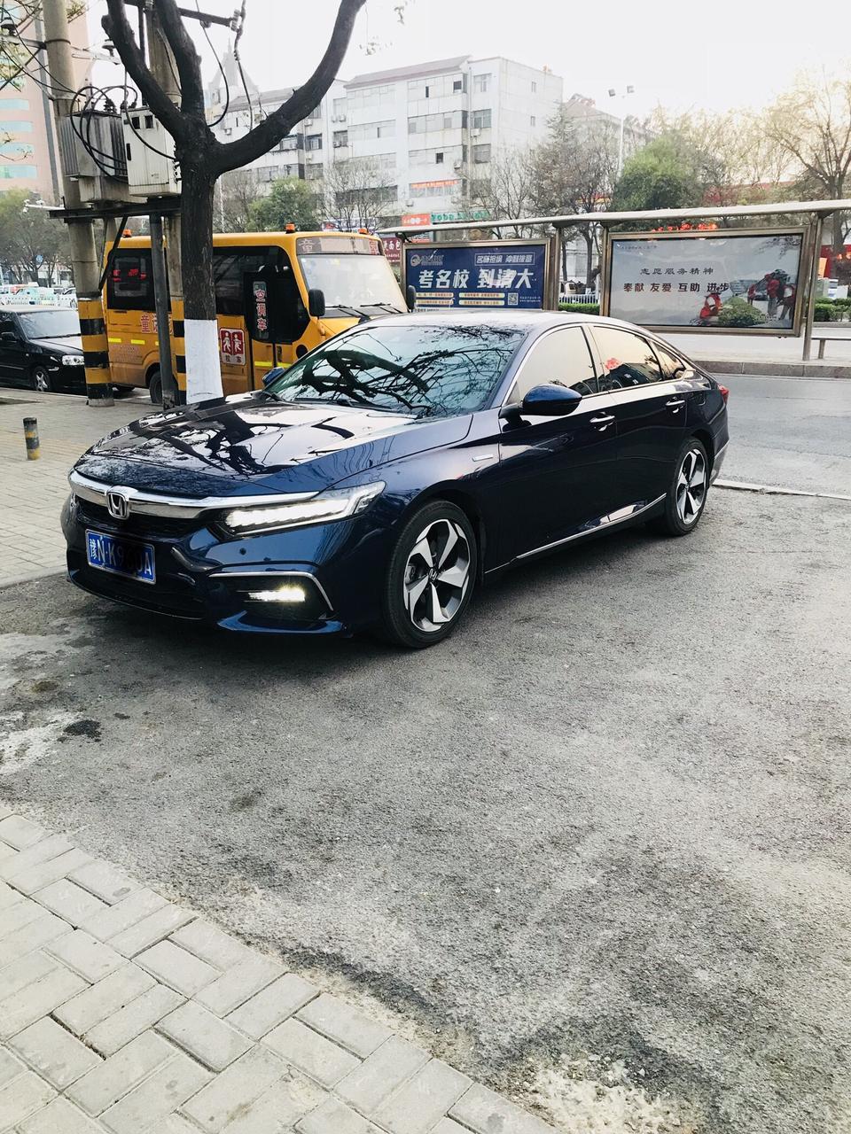 inspire-小弟混动顶配车型，第一次在4s店送的首保，现在一万公里了该保养了，大家都是用什么样的机油，全合成还是半合成，我朋友开汽车保养站的，准备在那里保养，大家给点意见，小弟拜谢。