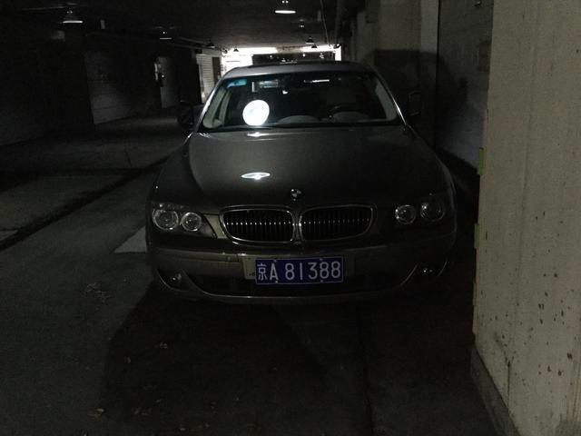 宝马7系-大家看看这是什么车，太操蛋，停人家门口，操。