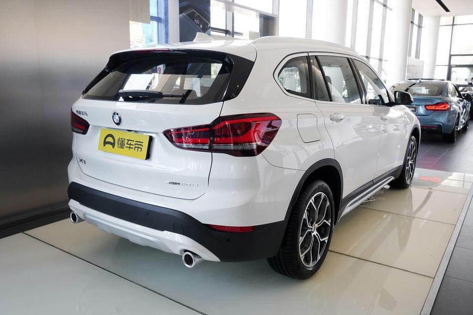 宝马x1-最近想换车，看好豪华品牌宝马，预算在30万以内，平时就接接小孩，自己开开，能遮风挡雨，市区来回的穿梭，坐的多的还是老婆和孩子，偶尔跑跑高速自驾游，最近出的2020款x1.给我的感觉还可以，就不知道这款车适合我现在的情况吗？10月9日发布的x1，目前的优惠好像不是很大，我是嘉兴的，本地优惠大概在18%的样子，我自己大概的算了算，买2.0T，全部搞好落地差不多要29万，想问问各位大神，现在我这情况适合入手吗？