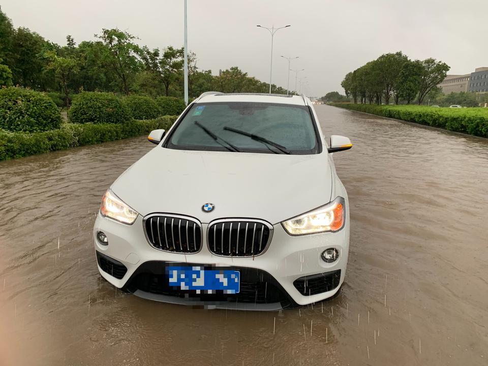 宝马x1-涉水熄火没二次点火修发动机 才买两个多月 水里开着熄火了 也没二次启动 拉4S店后拆了轮胎说盘不动要拆发动机 现在拆完说连杆曲轴和活塞都坏了 修一下要8万 拆解工时再加1万6 怎么会坏那么多啊 4S店会坑我吗