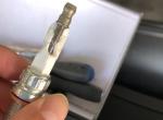 宝马x1-昨天下午在外面修理厂更换了火花塞，员工失误造成火花塞碎片掉入缸体，先用长嘴气枪吹了缸体，后面用内窥镜加吸尘器把缸体碎片取出了，我担心在吹缸体的时候可能将小碎片吹入缸体边上的缝隙里面，我科普过有人说没有问题，能掉下去的都是很小的碎片，也有人说高温可以把陶瓷碎片烧成粉末所以并无大碍，也有人说不能烧成粉，也有人说可能还是会导致拉缸或者烧机油在或者缸体损伤。
请问到底怎么样啊！