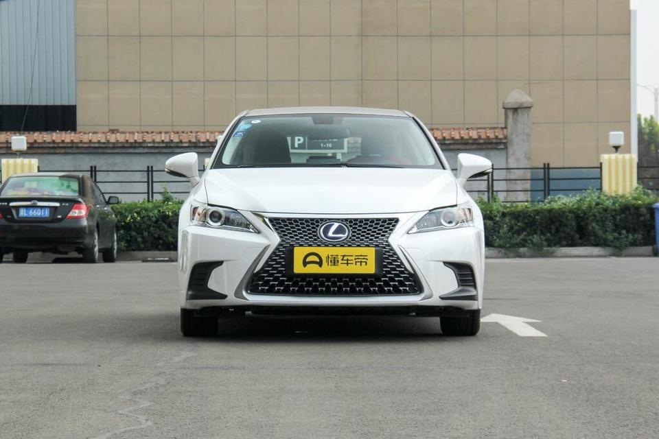 宝马x1-25万左右落地，主要老婆开，市区上下班。200公里以内出行。GlA x1 A4 ct200，这几款车哪个合适？