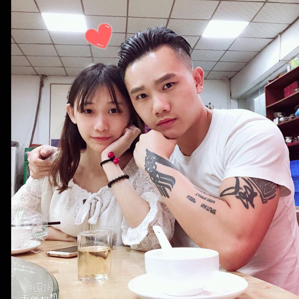 宝马x1-今年23岁，月薪4万，首付10万，可以选择什么豪华SUV？

在曼谷白手起家创业两三年了，年薪稳定在40万左右，现在回国发展，急需用车，因为未结婚所以没有什么家庭负担，也没有贷款过，平时不会乱花钱，不过考虑月供4000-6000之间就好，加上油和过路费以及保养，打算每个月最多拿7-8000用在车上。

1.不考虑日系车.
2.希望提供豪华品牌的选择
3.后期维修保养不太贵，小保1000出头可以接受。
感谢各位前辈和朋友的悉心建议！
图一我和妹妹的合照镇楼????