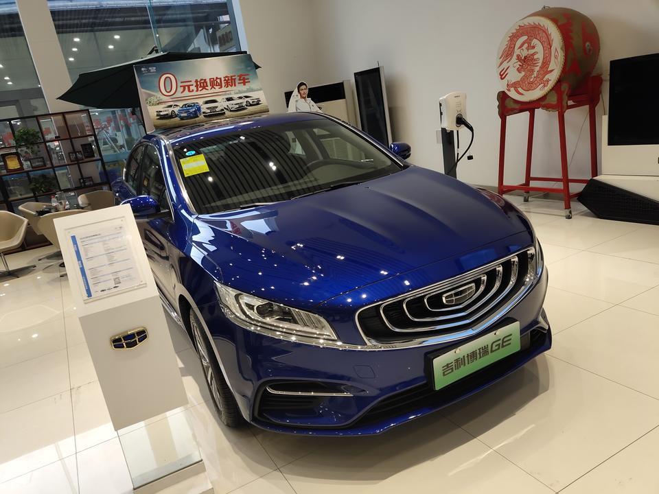 博瑞-今天看了车，20款耀享139800，内饰确实可以，但感觉白色漆面不如同级别合资亮，比如雅阁，甚至不如星越的白色显档次，这是为啥？
