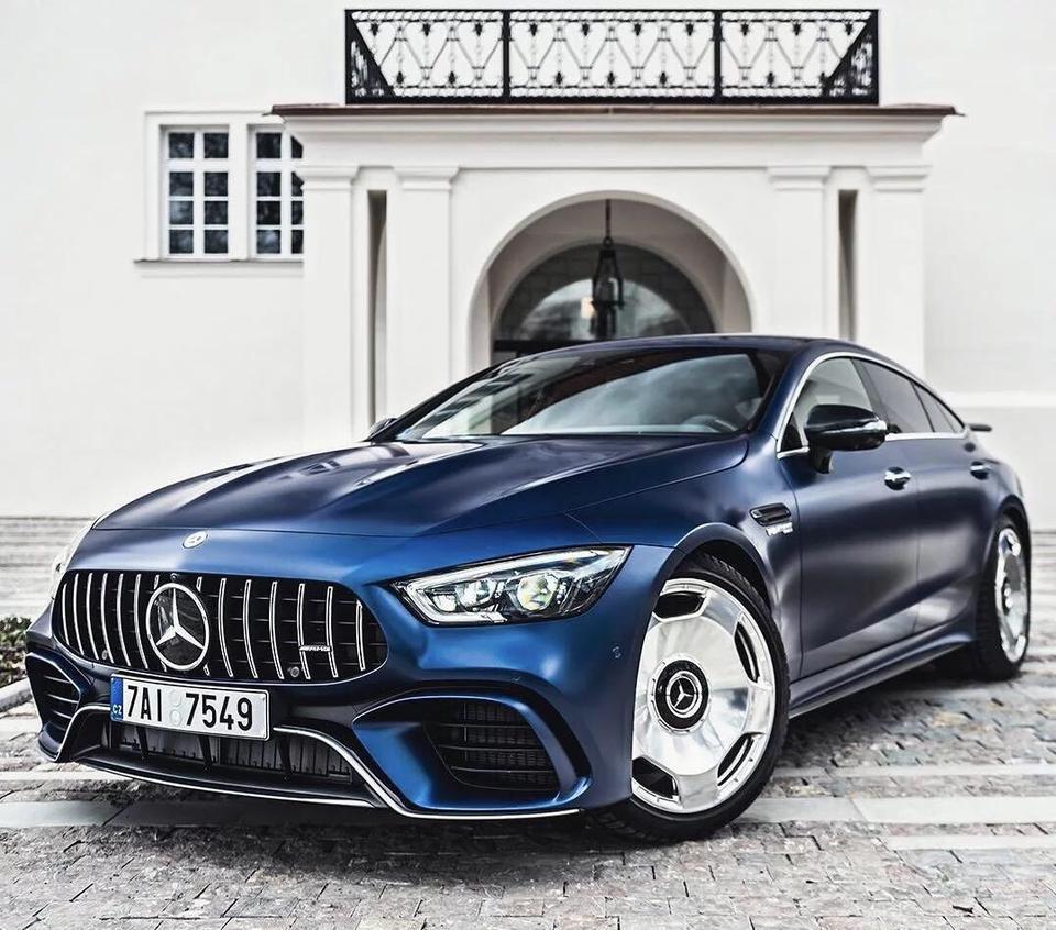 揽胜极光-奔驰 AMG GT63S
这个轮毂大家觉得怎么样